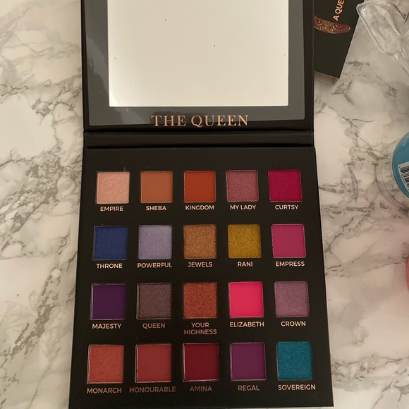 UNUSED EYESHADOW PALETTE - Picture 3 of 5